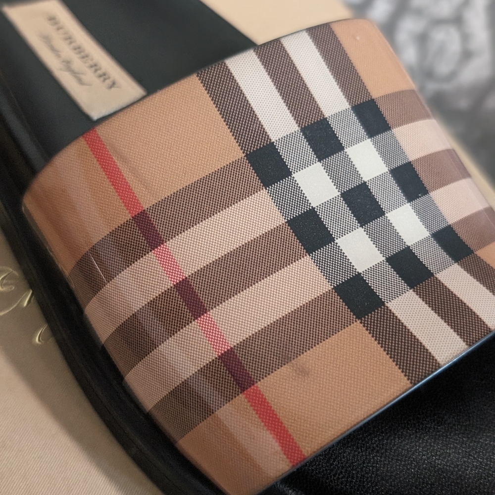Burberry Women's ASHMORE Check PVC Slide SandalsSize US 6.5 - Picture 6 of 7